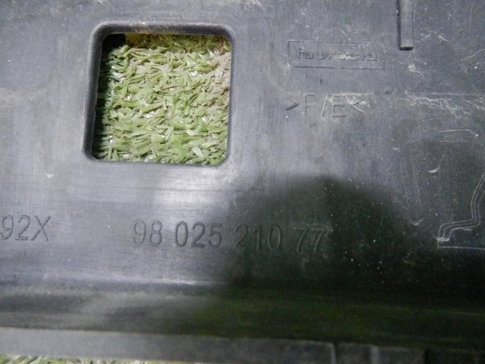 Бампер передний Peugeot 2008 (2013-2016)