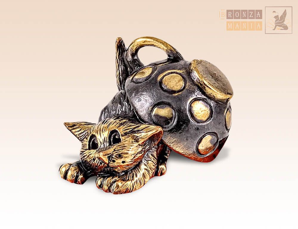 фигурка Котенок под чашкой