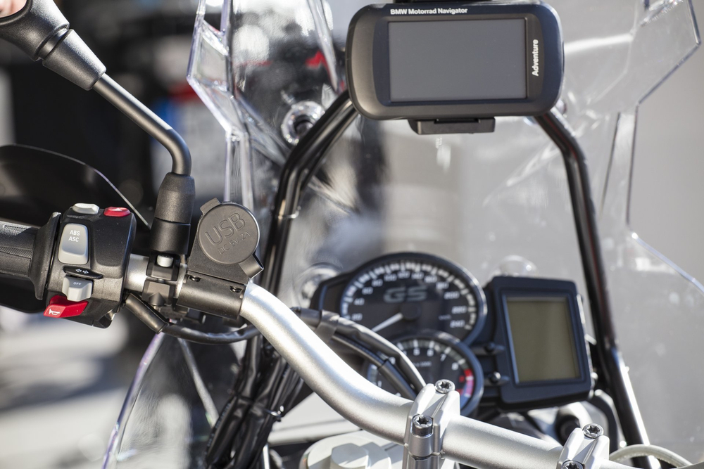 USB-розетка с 2-мя выходами USB на руль 2000А