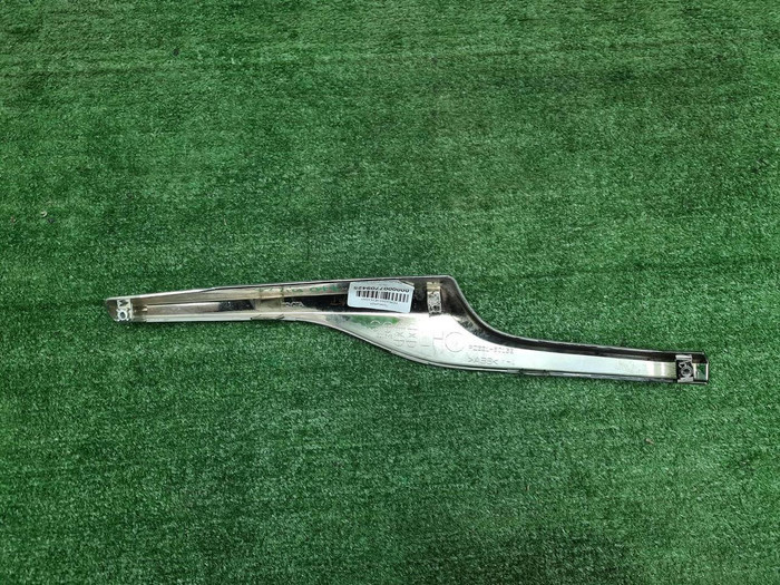 Молдинг передний левый Toyota LC Prado 150 (17-20)