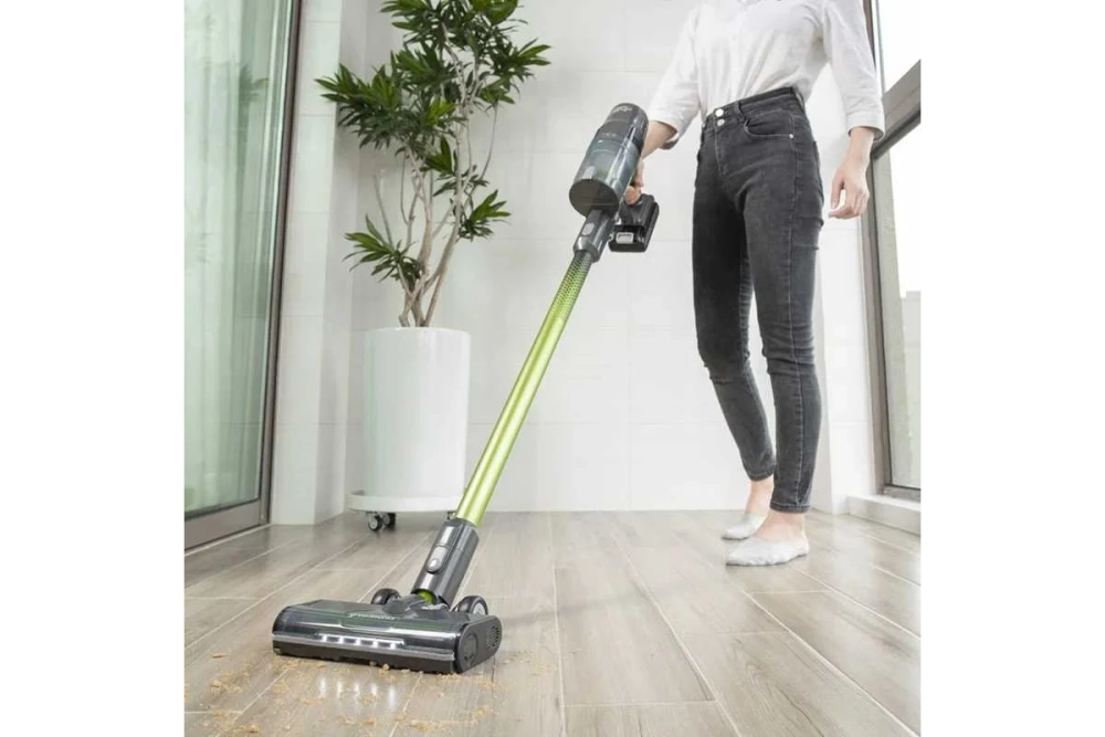 Беспроводной вертикальный аккумуляторный пылесос Greenworks 24V, с 1хАКБ 4 Ач и ЗУ 4701407UB