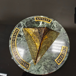 Сувенир "Пирамида" на привлечение счастья и богатства большая