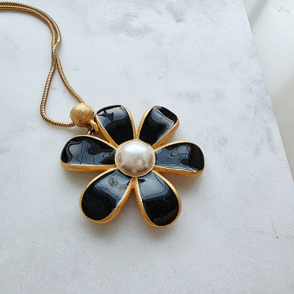 Кулон Anne Klein с маргариткой