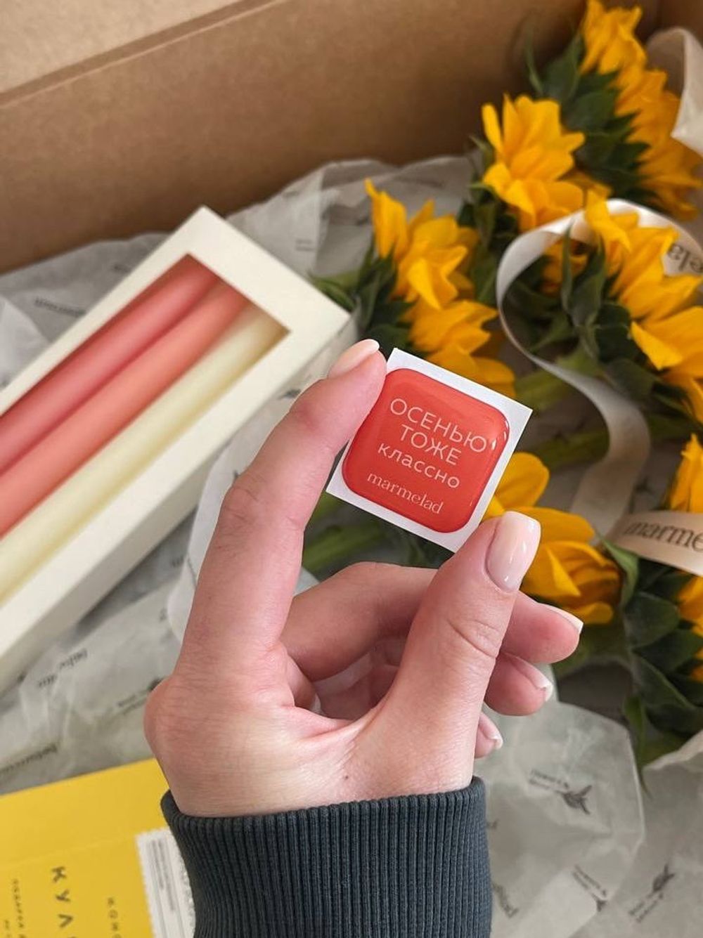 Цветочный бокс с подсолнухами