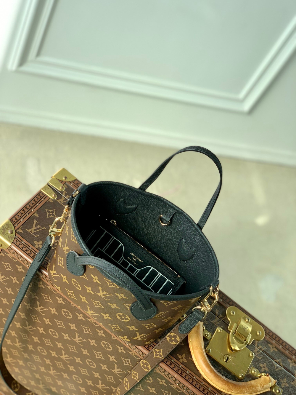 Louis Vuitton Neverfull Bandouliere Inside Out BB