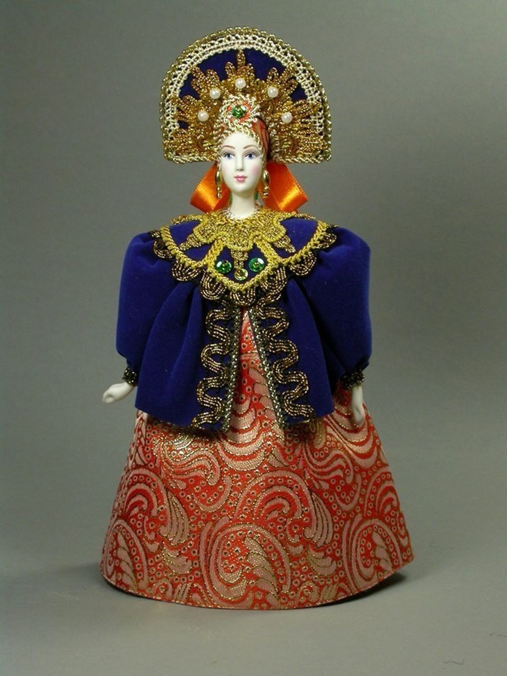 Кукла в русском народном костюме