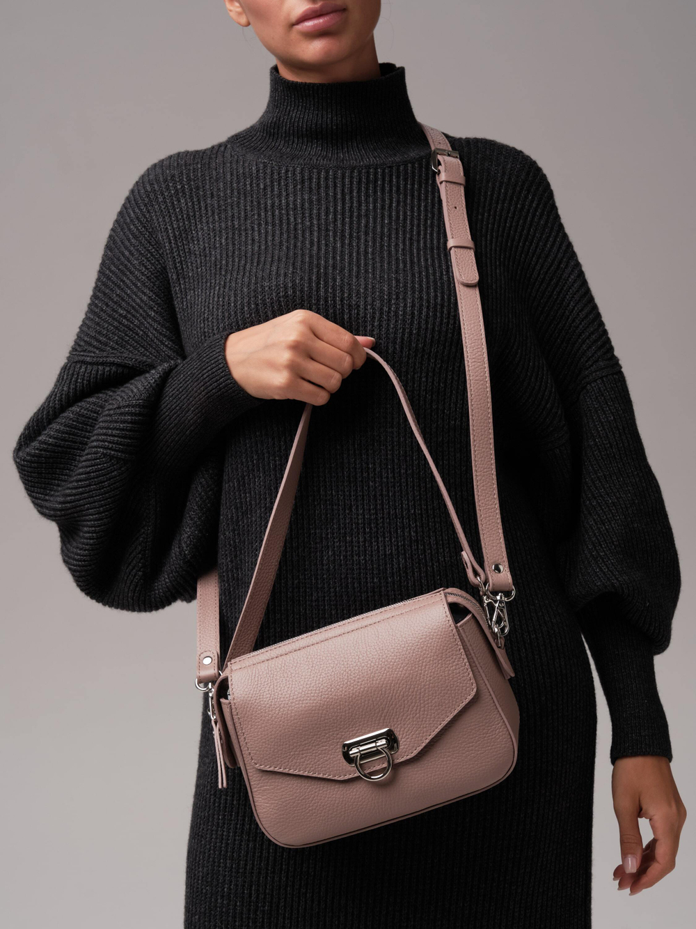 Сумка кожаная через плечо фруктовый мусс