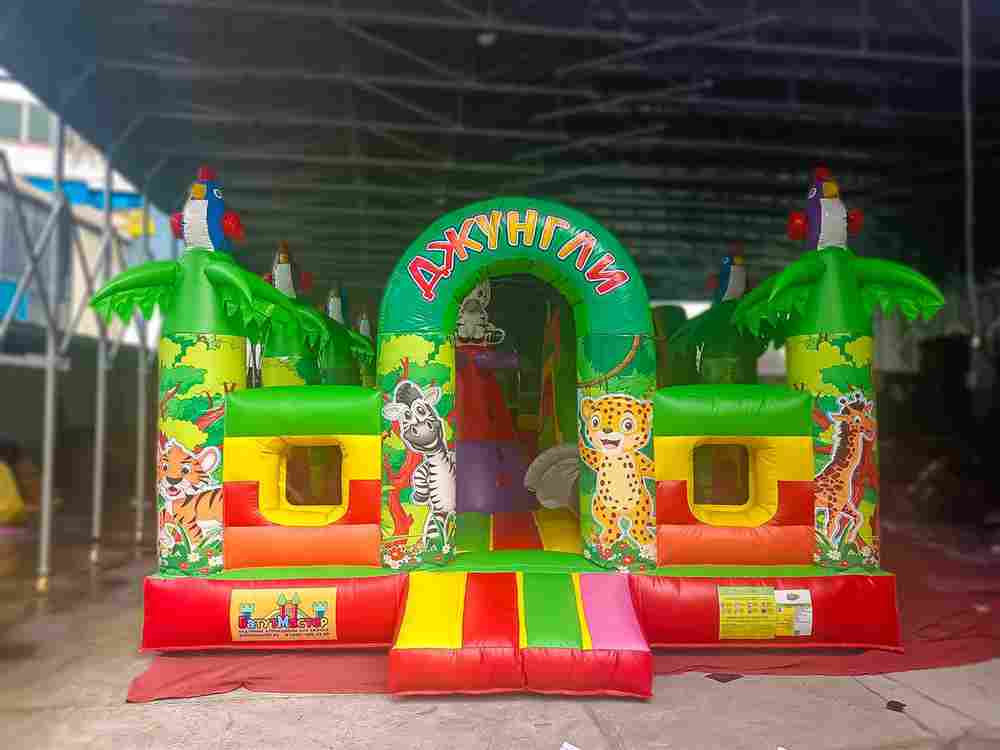 Коммерческий надувной батут "Джунгли" с горкой, 10*5*3 м