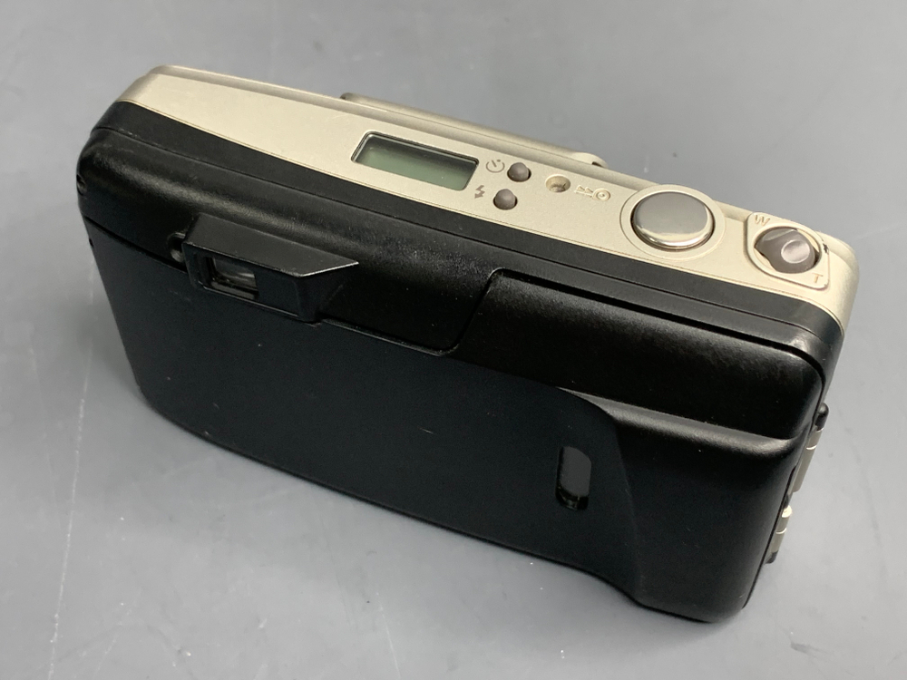 Olympus SuperZoom 70G с царапиной на линзе