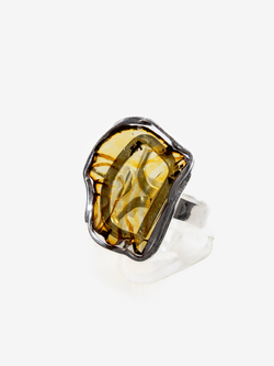 Уникальное серебряное кольцо с цельным янтарем, безразмерное