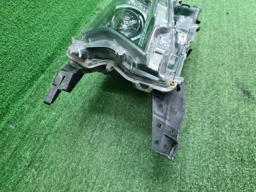 Битая Фара левая Toyota LC Prado 150 (2017-н.в.) LED