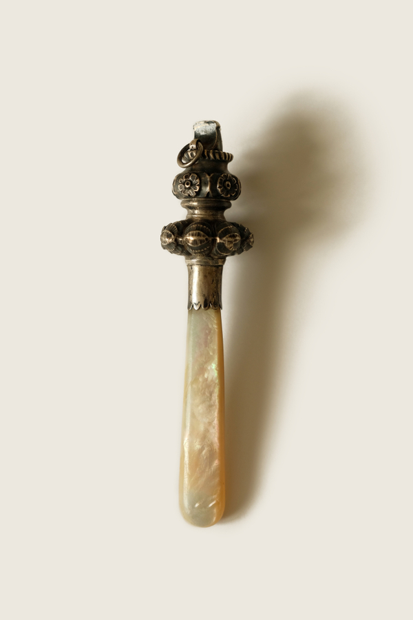 Свисток из серебра и перламутра