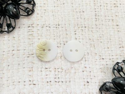 Пуговицы блузочные, d 1,7 см, 2 прокола, молочный