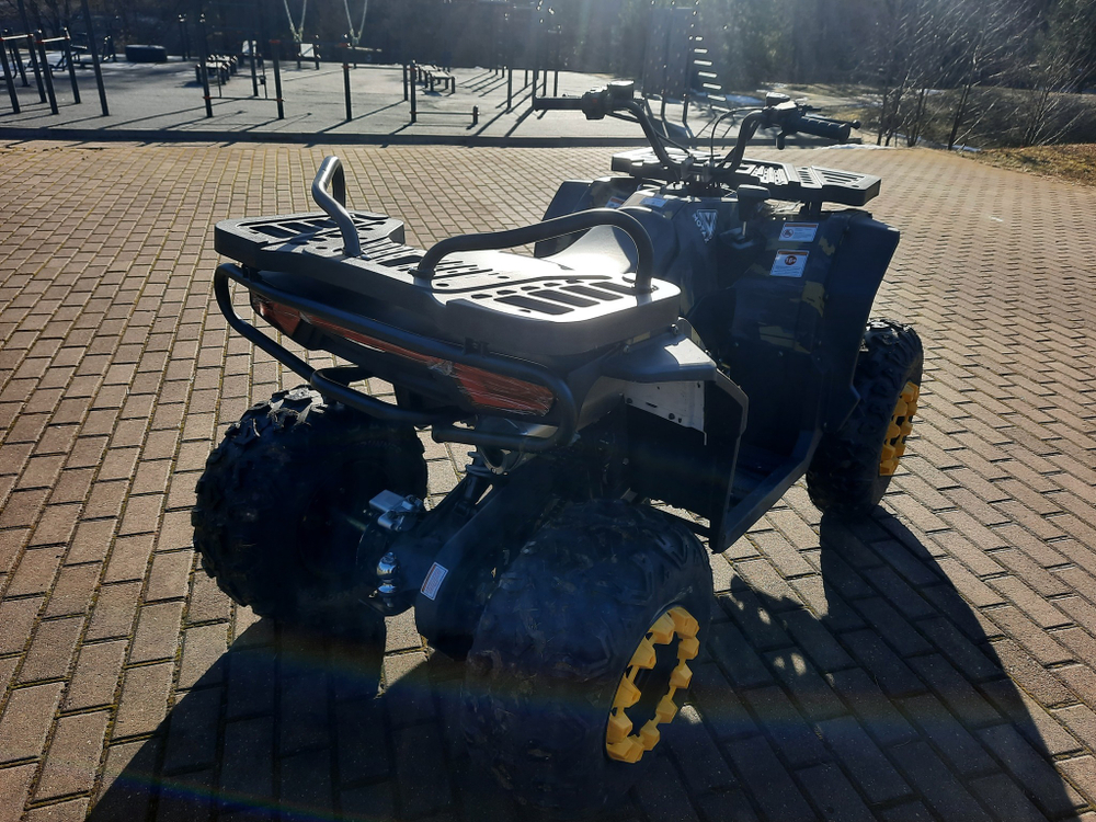 Квадроцикл бензиновый MOTAX GRIZLIK W200