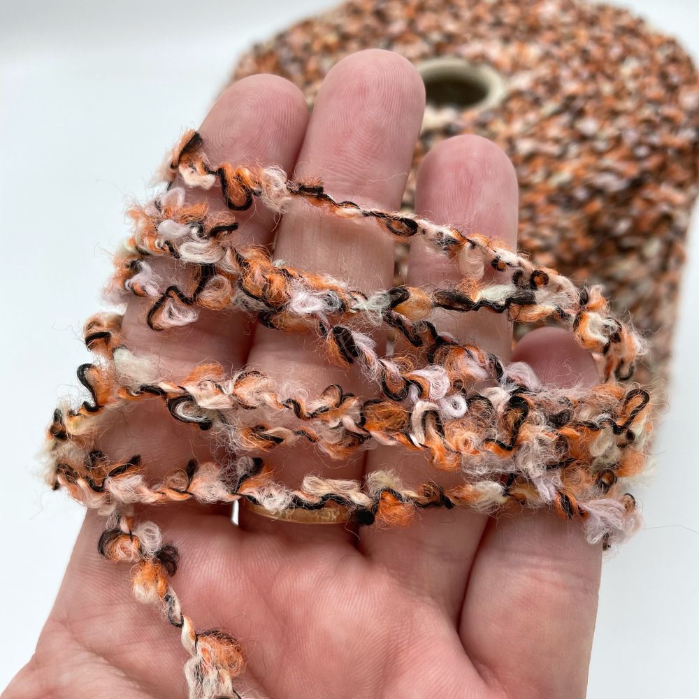 Букле Industria Italiana Filati S.P.A. 30% меринос 12% полиамид 53% полиакрил