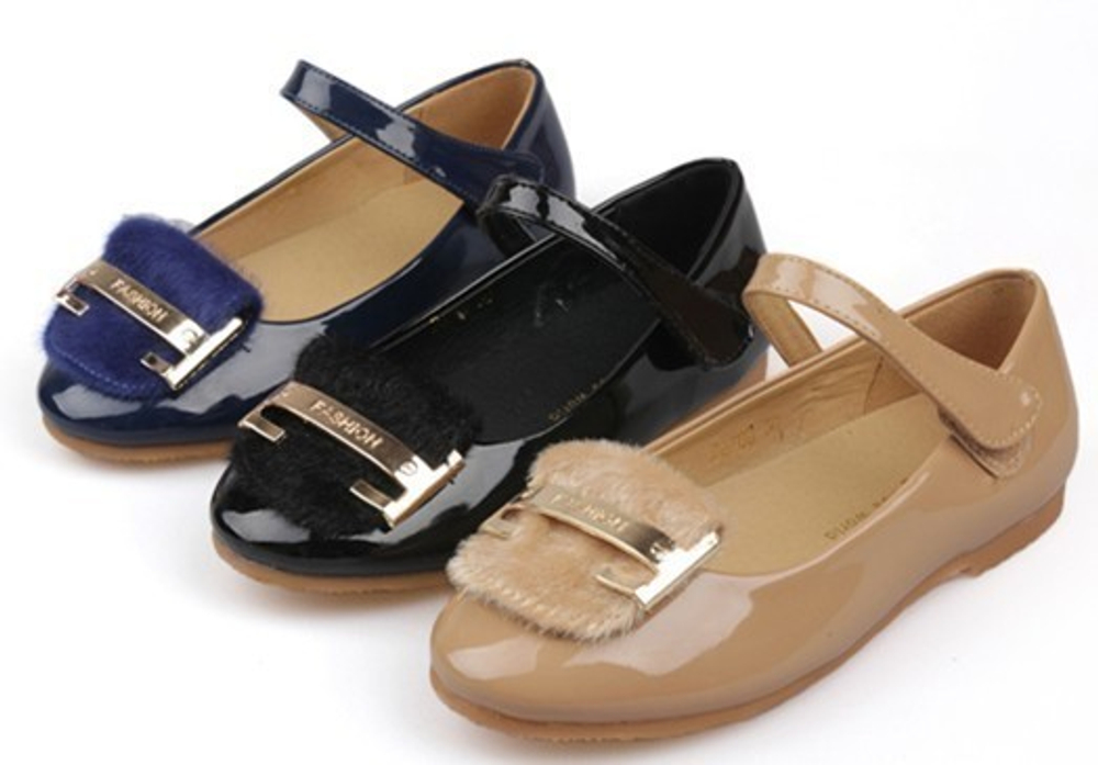 Туфли детские с меховой пряжкой и металлической фурнитурой