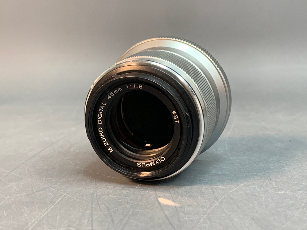 Olympus ED 45mm 1.8 MFT