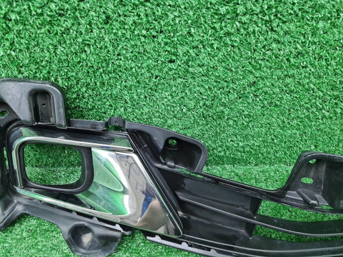 Накладка ПТФ правая Toyota Land Cruiser 200 15-21