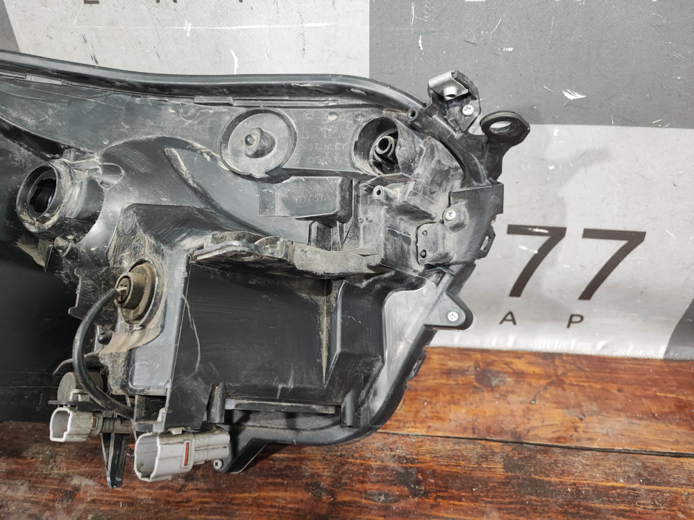 Фара левая галоген Toyota RAV4 IV (XA40) 15-19 Б/У Оригинал 8117042650