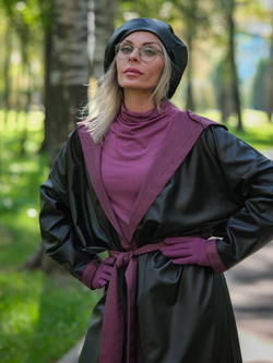 Дождевик с капюшоном и поясом брусника