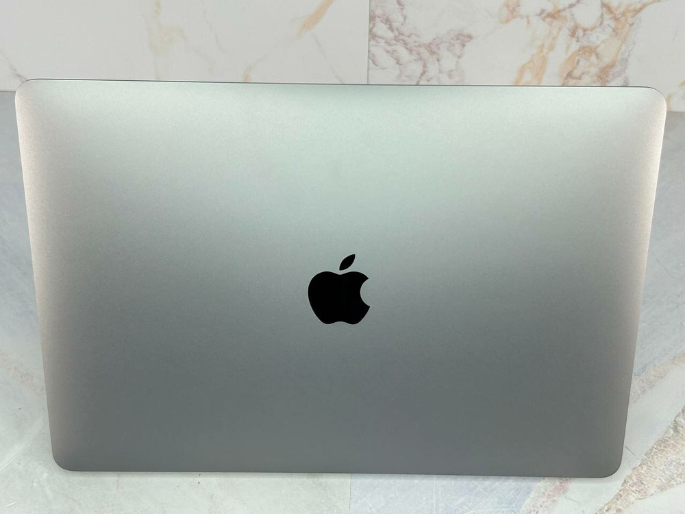 Ноутбук Apple Macbook PRO 13 A2251. Конфигурация: I5-1038NG7/16GB/512GB/Intel iris plus/MacOS Catalina/WQXGR
