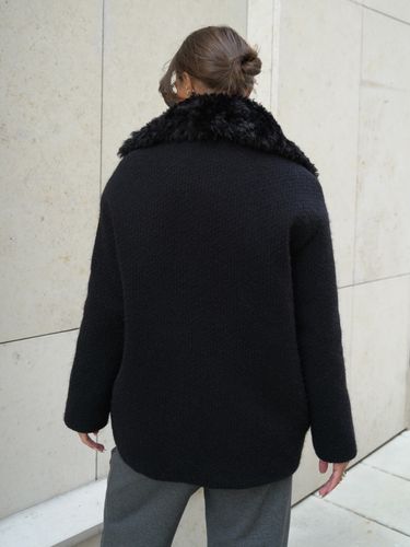 Двубортное укороченное пальто черного цвета