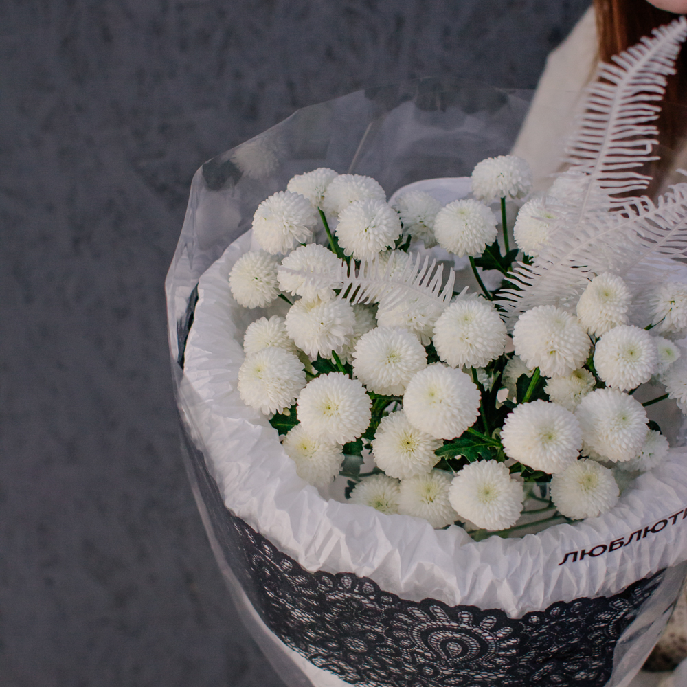 114. Кружевной букет с хризантемой Ньютон