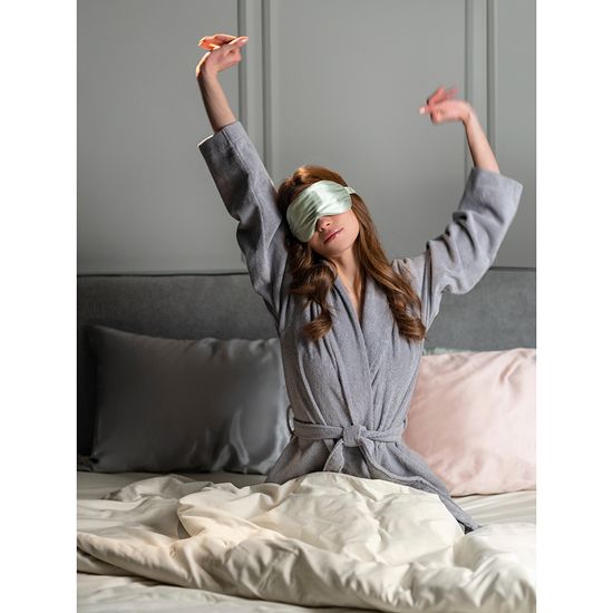 Маска для сна из натурального шелка мятного цвета из коллекции essential