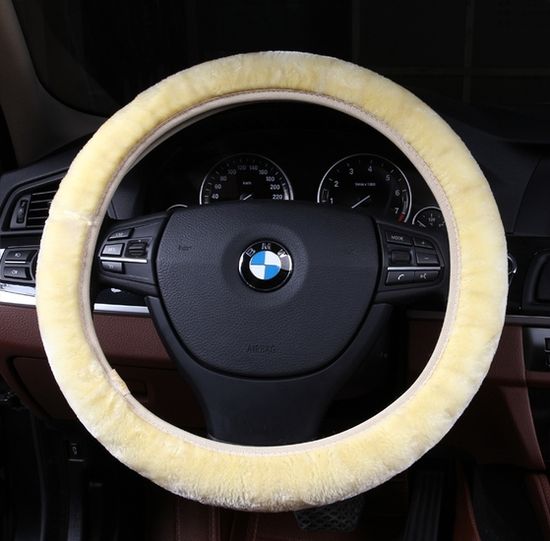 Оплетка на руль на резинке из натурального меха, (диаметр руля 37-39 см)