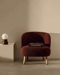 Кресло Ulit из терракотового букле с ножками из светлого бука