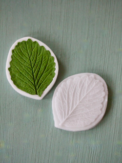 Вайнер лист Клубники (c контуром)