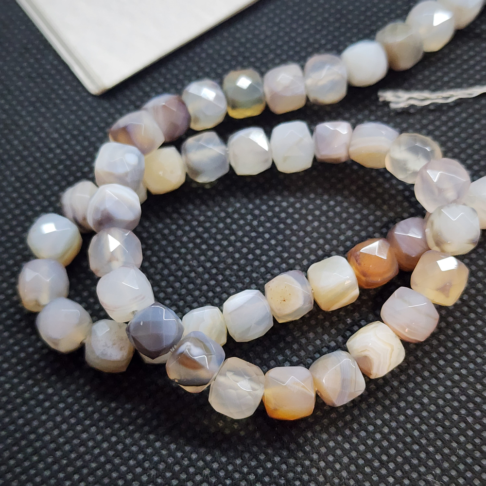 Агат Ботсвана, огранка, кубик, 7мм