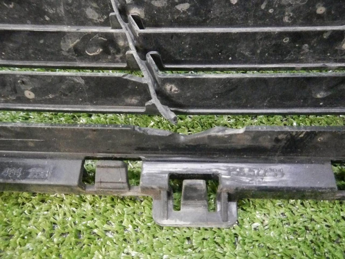 Решетка переднего бампера BMW 3er G20 (2018-2022)