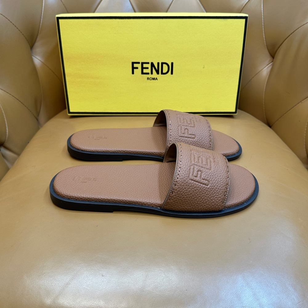 Кожаные шлепанцы