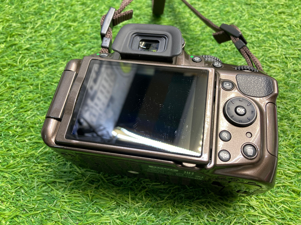 Nikon D5200 + 18-55mm Коричневый (3.400 кадров)