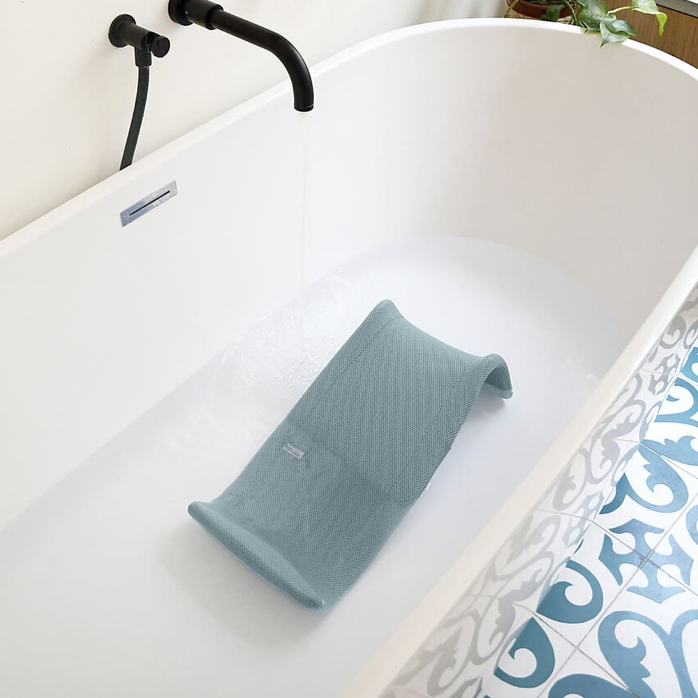 Шезлонг-горка для купания новорожденных BEABA