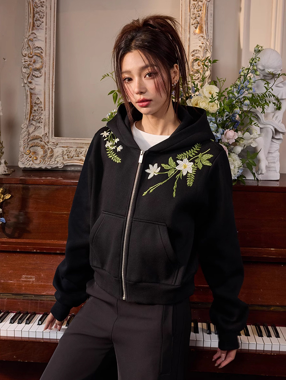 Женское худи HARSHandCRUEL "Flowers" Cropped Zip Hoodie