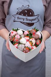 клубника в шоколаде сердце в подарок