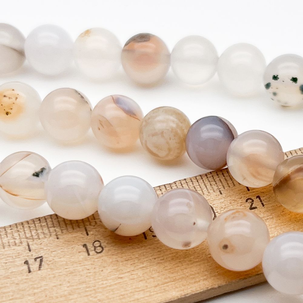 Халцедон бусины, диаметр 9,9-10,1 мм, цена за 18-19 шт (1/2 нити)