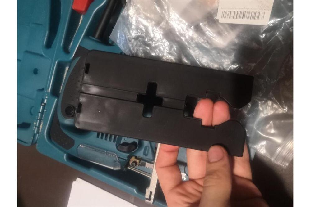 Лобзик,в\рук,450Вт,500-3100об\м,ход-18мм,рез-65мм,1.9кг,маятн,чем,набор A-86898 Makita 4329KX1