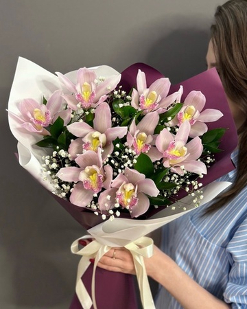 Букет из 9 розовых орхидей