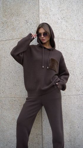 Женский трикотажный костюм шоколадного цвета с брюками