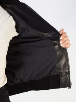 Кожаная куртка демисезонная на молнии бомбер