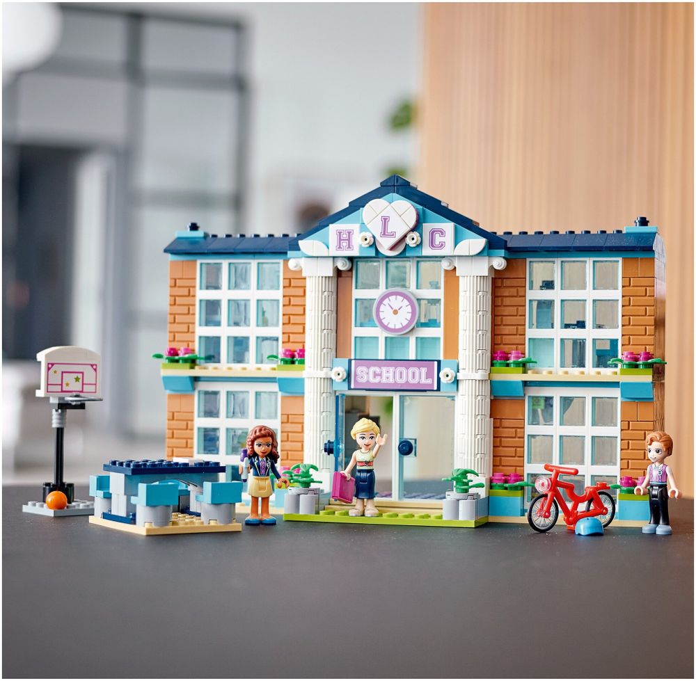 Конструктор LEGO Friends 41682 Школа Хартлейк Сити