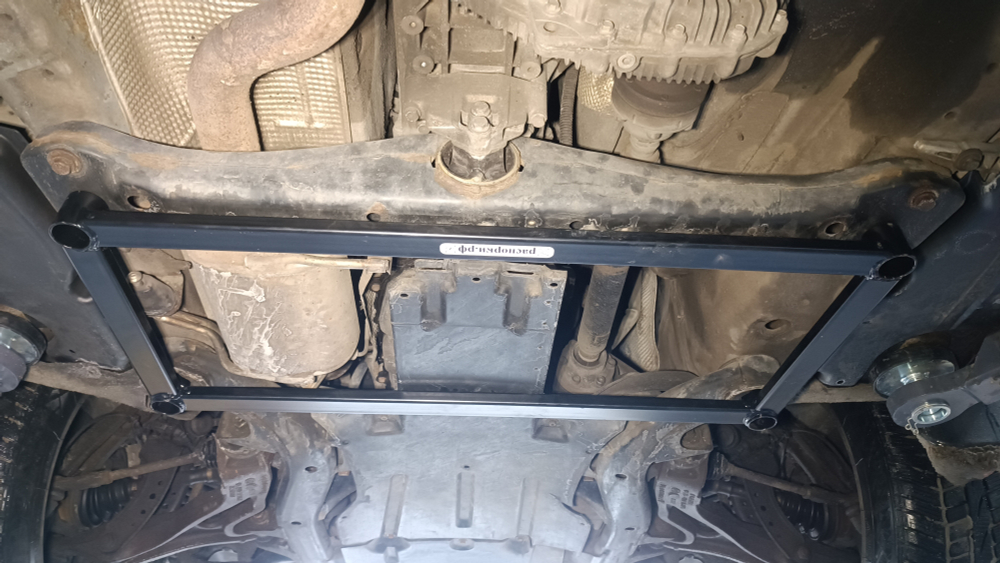 Усилитель жесткости передний нижний Volkswagen Touareg 1 (GP) и Porsche Cayenne (955/957) (ПОД ЗАКАЗ)