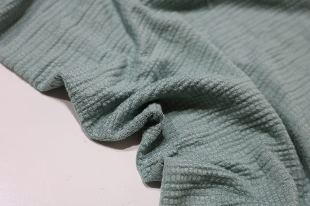 СЕРАЯ МЯТА - Кулирка жаккард (КРВ645 Елена) (к1 полоса уплотнения от кромки 50см + еле заметные желтые пятнышки местами)