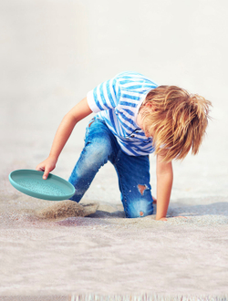 Летающий диск с ситом для песка Quut Flying disc