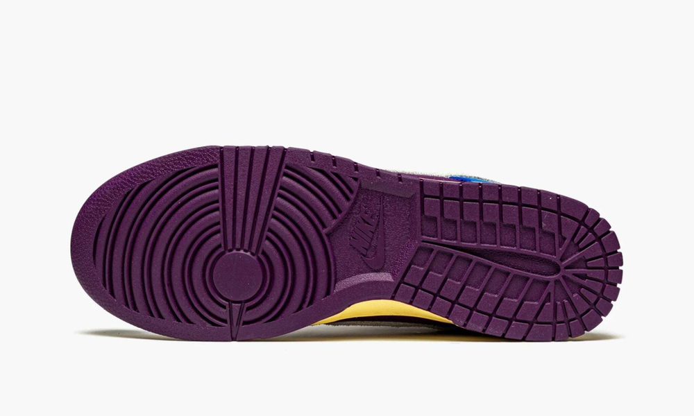 Dunk Low "Undefeated 5 On It Dunk vs. AF1"