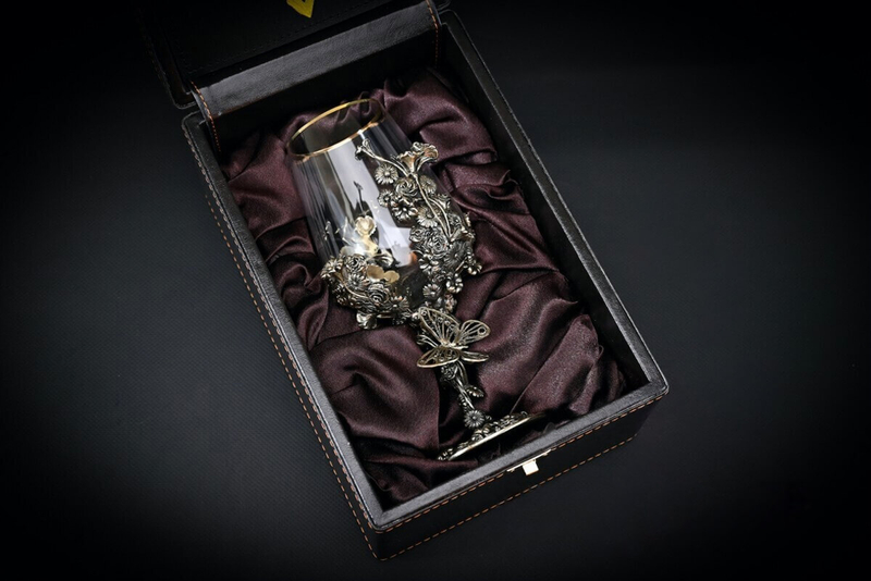 Бокал для вина "Цветочная фантазия" в подарочном футляре с художественным оформлением