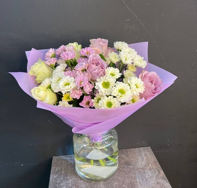 Букет из микса хризантем и роз